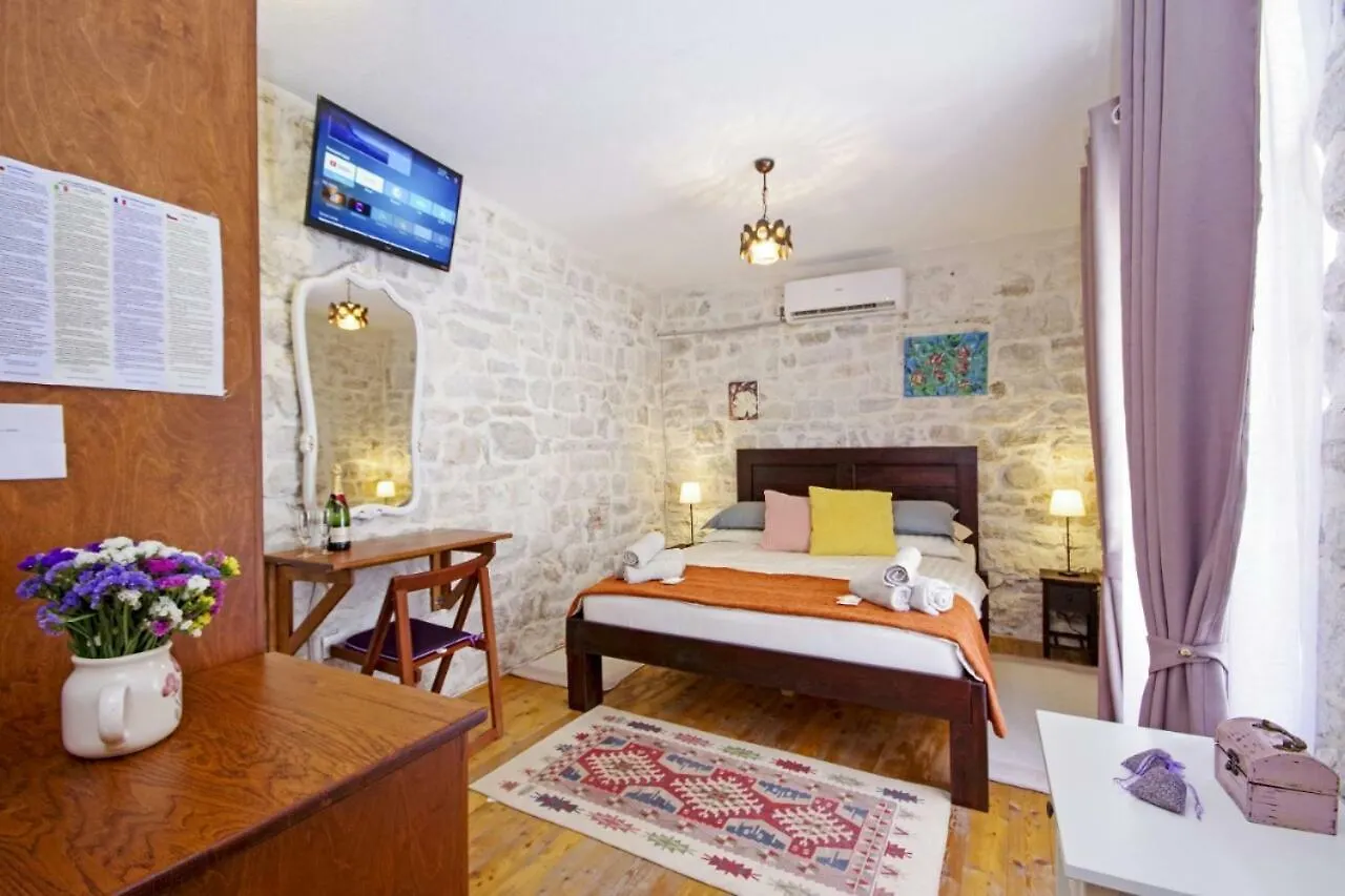 Towerhousesasso Trogir Guest house