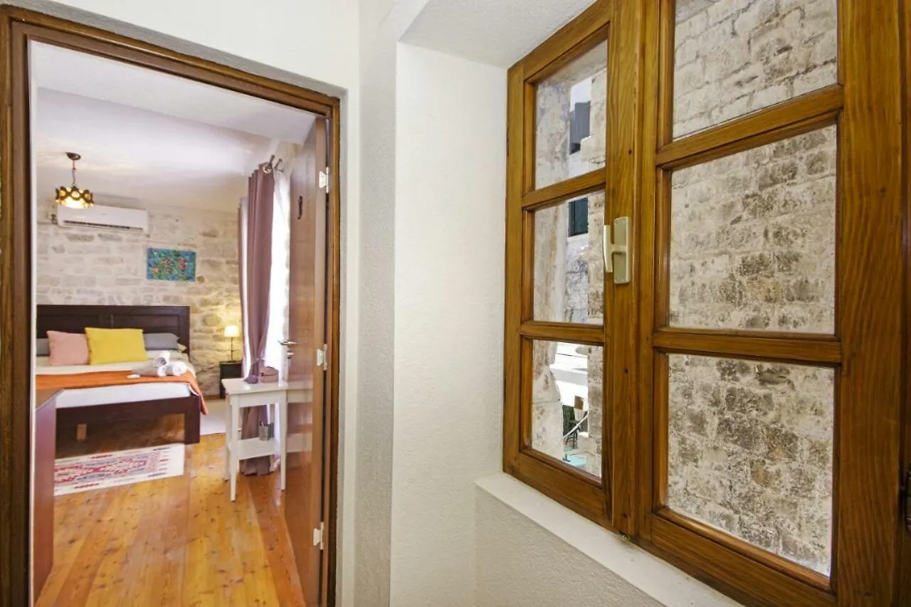 Towerhousesasso Trogir Guest house