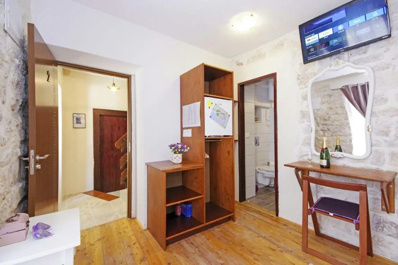 Towerhousesasso Trogir 3*,  Croatia